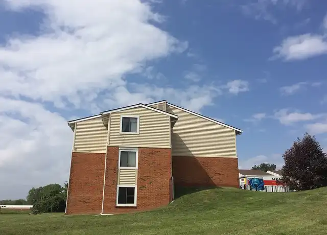 Property at Fox Hill Apartments - 800 Fox Chase Dr, St Charles, MO, 63301, 1-4 bed, 1-2 bath, [object Object]