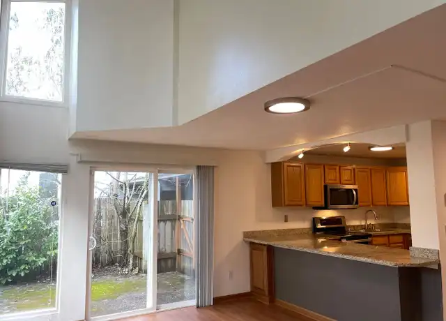 Property at 12615 SE 42nd St, Bellevue, WA, 98006, 2 beds, 1.5 baths, [object Object]