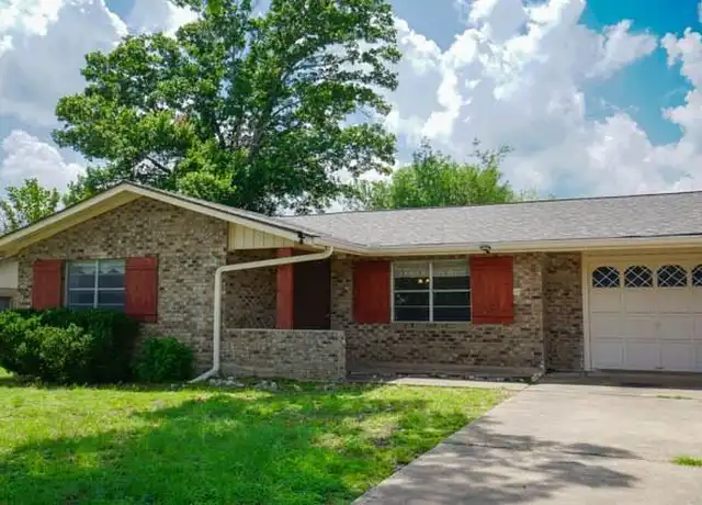 Property at 204 Manor Dr, Kerrville, TX, 78028, 2 beds, 1 bath, [object Object]