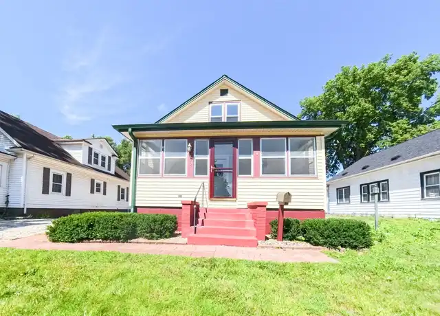 Property at 420 2nd St, West Des Moines, IA, 50265, 3 beds, 2 baths, [object Object]