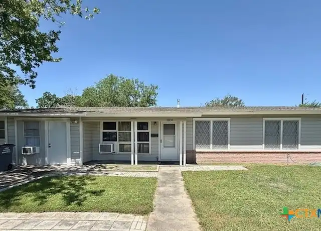 Property at 1804 E Poplar Ave, Victoria, TX, 77901, 3 beds, 1 bath, [object Object]