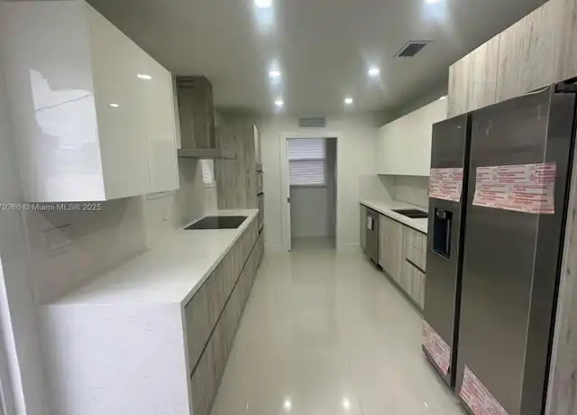 Property at 526 S Rainbow Dr, Hollywood, FL, 33021, 3 beds, 3.5 baths, [object Object]