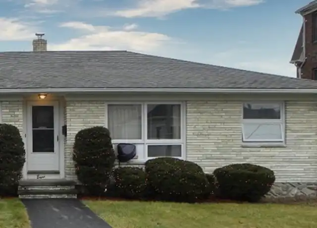 Property at 8 Everett Ave, Webster, MA, 01570, 2 beds, 1 bath, [object Object]