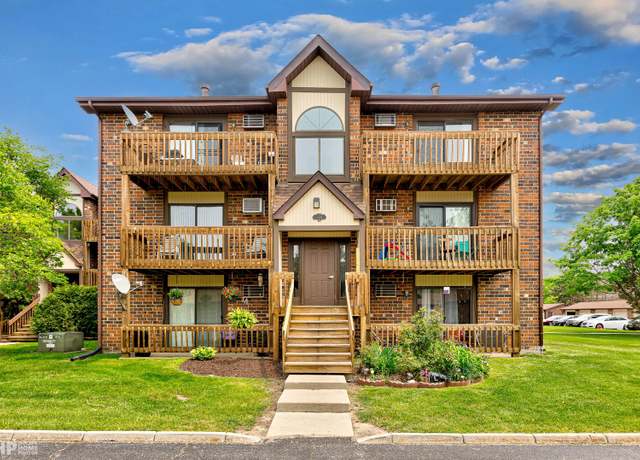 Photo of 439 Berkshire Dr #36, Crystal Lake, IL 60014