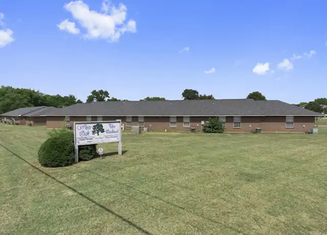 Property at White Oaks Apartments - 4860 Shed Rd, Bossier City, LA, 71111, 1-2 bed, 1 bath, [object Object]