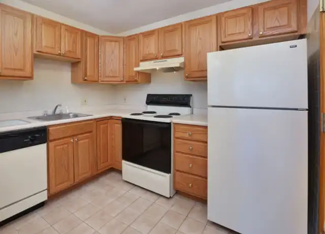 Property at 276 Grove St, Auburndale, MA, 02466, 2 beds, 1 bath, [object Object]