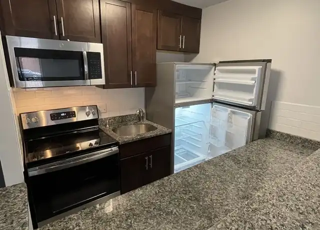 Property at 276 Grove St, Auburndale, MA, 02466, 2 beds, 1 bath, [object Object]