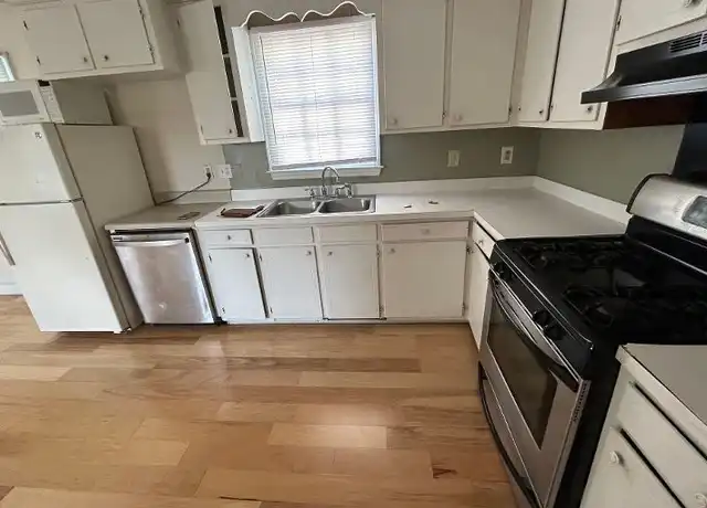 Property at 61 Cooper St Unit B, Charleston, SC, 29403, 2 beds, 1 bath, [object Object]