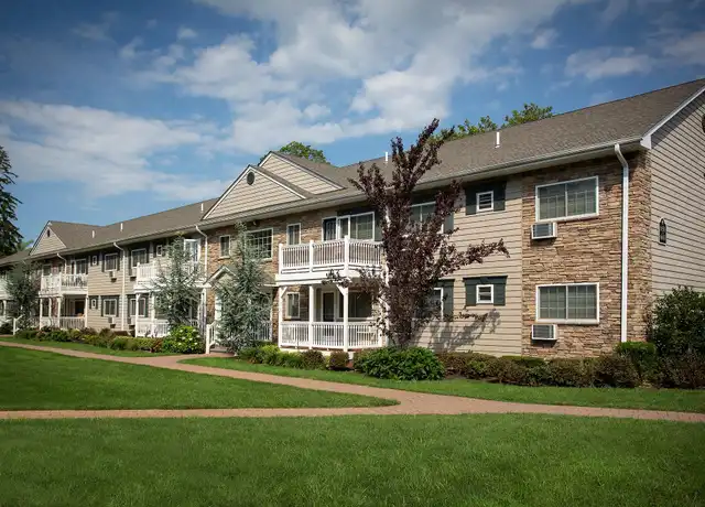 Property at 666 Veterans Memorial Hwy Unit 2-2F, Hauppauge, NY, 11788, 1 bed, 1 bath, [object Object]