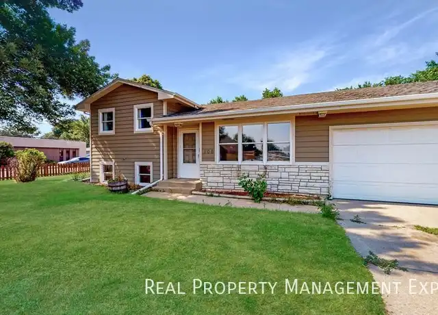 Property at 106 W 37th St, Sioux Falls, SD, 57105, 3 beds, 2 baths, [object Object]