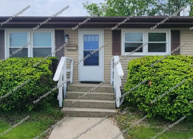 Property at 701 1/2 N Grant St, Crown Point, IN, 46307, 2 beds, 1 bath, [object Object]
