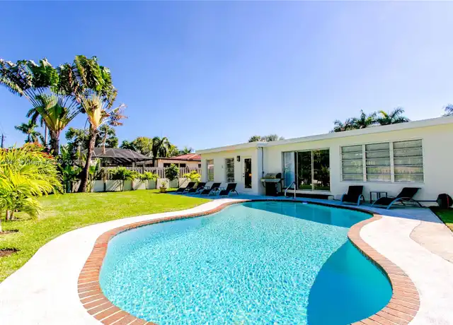 Property at 951 Washington St, Hollywood, FL, 33019, 4 beds, 2 baths, [object Object]