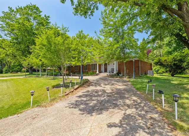 Property at 297 Vreeland Dr, Rochester Hills, MI, 48309, 4 beds, 3 baths, [object Object]