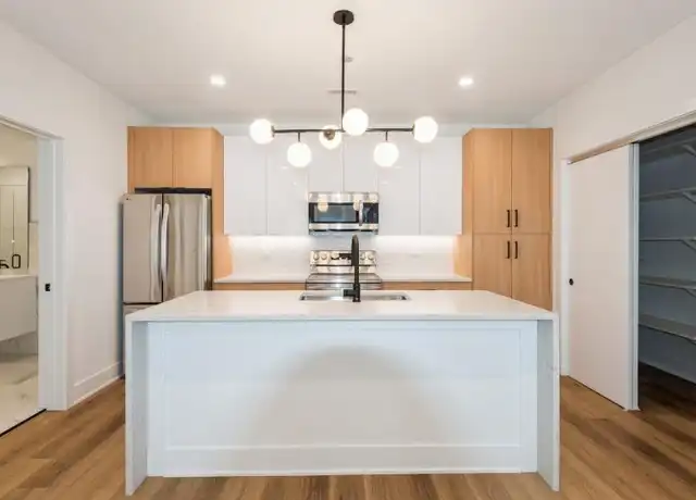 Property at 1435 W Fillmore St, Chicago, IL, 60607, 1 bed, 1 bath, [object Object]