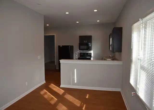 Property at 352 E Hinman Ave, Columbus, OH, 43207, 1 bed, 1 bath, [object Object]