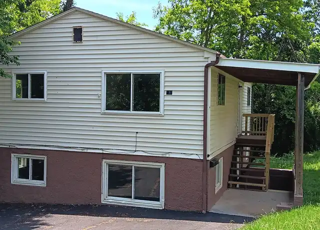 Property at 130 East St Unit 1, Christiansburg, VA, 24073, 2 beds, 1 bath, [object Object]