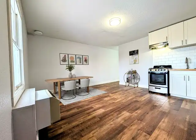 Property at 205 Oskaloosa St Unit 202, Pella, IA, 50219, 1 bed, 1 bath, [object Object]