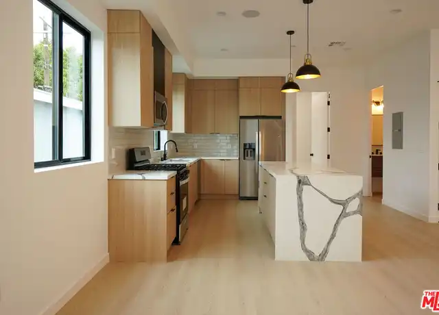 Property at 13843 Burbank Blvd, Van Nuys, CA, 91401, 4 beds, 4.5 baths, [object Object]