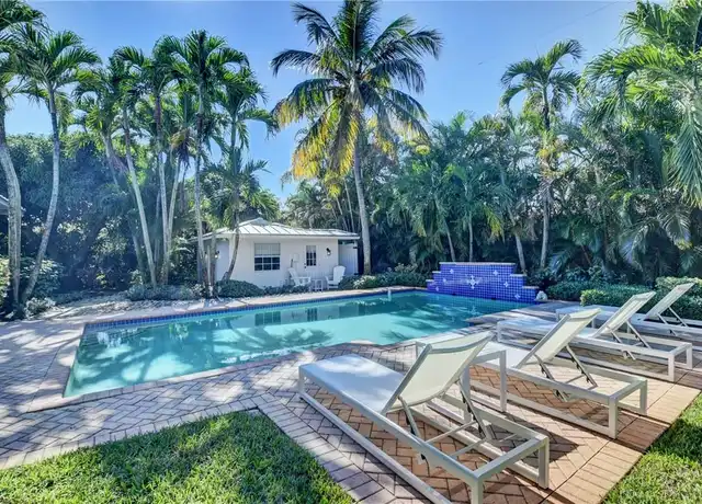 Property at 302 NW 11th St, Delray Beach, FL, 33444, 5 beds, 4 baths, [object Object]