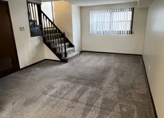 Property at 323 SE Wall Ave, Des Moines, IA, 50315, 2 beds, 1 bath, [object Object]