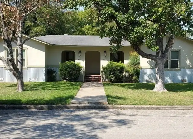 Property at 826 N Bowie St, Seguin, TX, 78155, 2 beds, 1 bath, [object Object]
