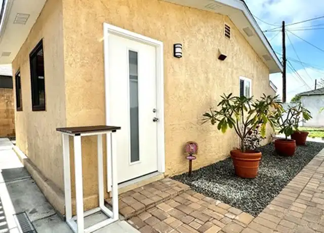 Property at 26428 Leesdale Ave Unit Back Unit, Harbor City, CA, 90710, 1 bed, 1 bath, [object Object]