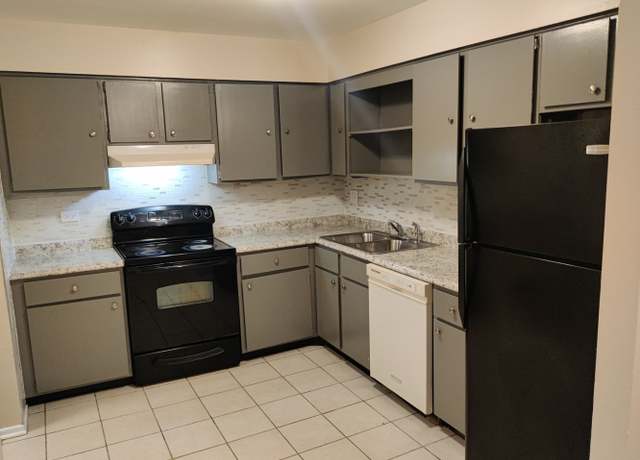 Photo of 121 W Elk Trl #221, Carol Stream, IL 60188
