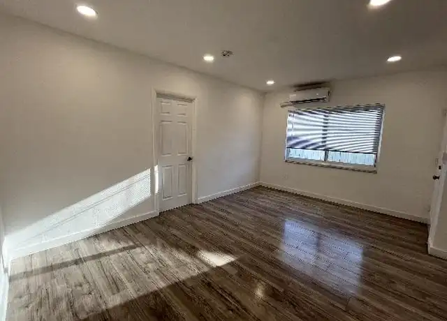 Property at 1958 NE 172nd St, North Miami Beach, FL, 33162, 1 bed, 1 bath, [object Object]