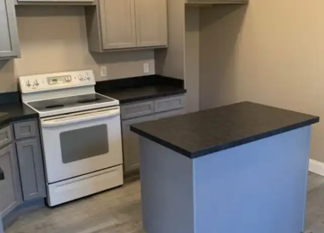 Property at 1744 Farmington Ave Unit 1, Unionville, CT, 06085, 3 beds, 1.5 baths, [object Object]