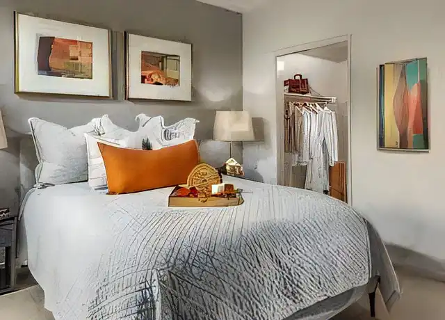 Property at 400 W Commerce St, Dallas, TX, 75208, 1 bed, 1 bath, [object Object]