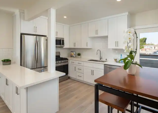 Property at 715 S Prospect Ave Unit B, Manhattan Beach, CA, 90266, 2 beds, 2 baths, [object Object]