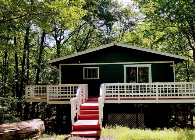 Property at 405 Canoe Brook Dr, Hawley, PA, 18428, 3 beds, 2 baths, [object Object]