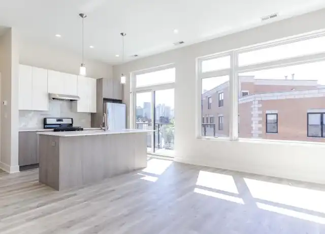 Property at 662 N Sangamon St, Chicago, IL, 60642, 1 bed, 1 bath, [object Object]