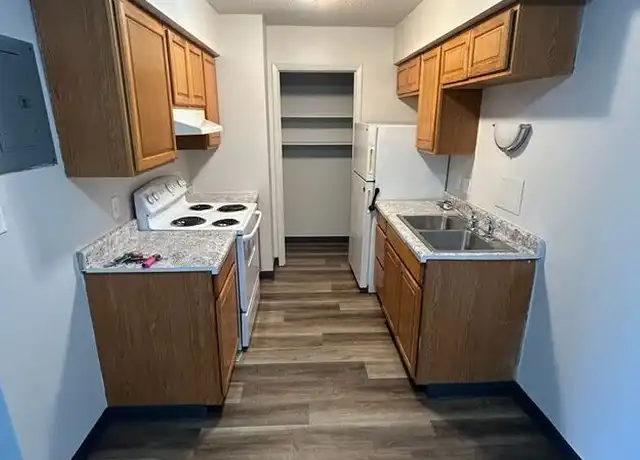 Property at 1020-1026 E 12th St N Unit 1024-07, Newton, IA, 50208, 2 beds, 1 bath, [object Object]