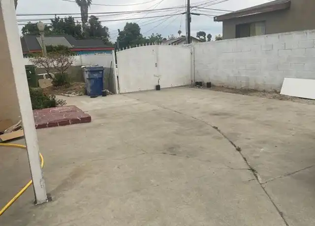 Property at 674 E 115th St Unit B, Los Angeles, CA, 90059, 2 beds, 1 bath, [object Object]