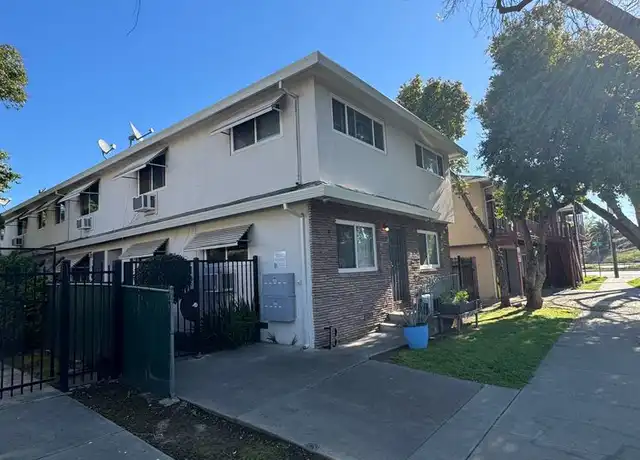 Property at 2727 V St #3, Sacramento, CA, 95818, 1 bed, 1 bath, [object Object]