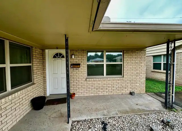 Property at 903 Lois St, Kerrville, TX, 78028, 2 beds, 1 bath, [object Object]