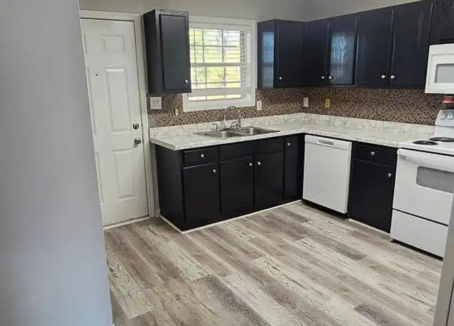 Property at Strawberry Commons-Schedule a showing today! - 1418 Burgess Dr, Dalton, GA, 30721, 1-2 bed, 1 bath, [object Object]