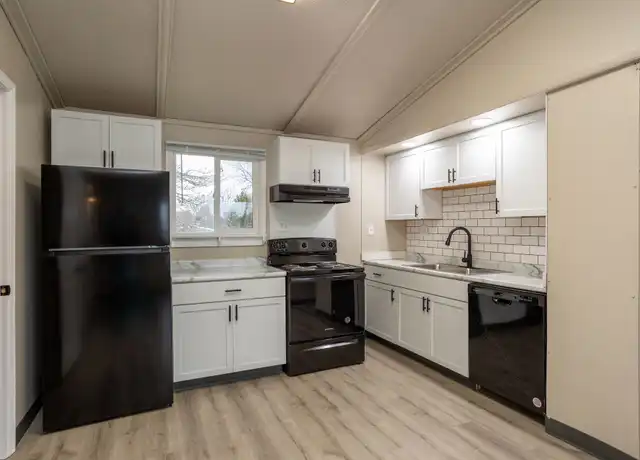 Property at McCook Apartments - 340 Streeter Dr, North Sioux City, SD, 57049, 2 beds, 1 bath, [object Object]