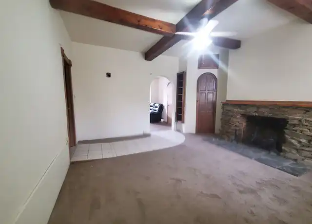 Property at 320 Washington St Apt 1, Pottsville, PA, 17901, 1 bed, 1 bath, [object Object]