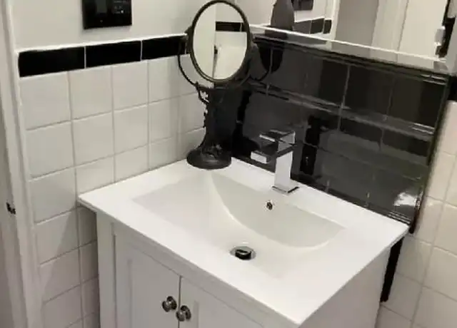 Property at 165 Christopher St Unit 1P, New York, NY, 10014, 0 beds, 1 bath, [object Object]