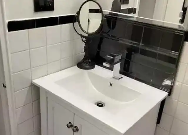 Property at 165 Christopher St Unit 1P, New York, NY, 10014, 0 beds, 1 bath, [object Object]