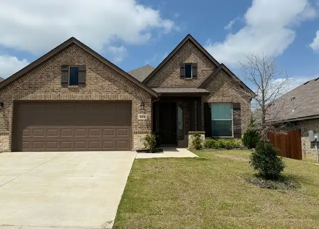 Property at 919 Beverly Dr, Cleburne, TX, 76033, 4 beds, 2 baths, [object Object]