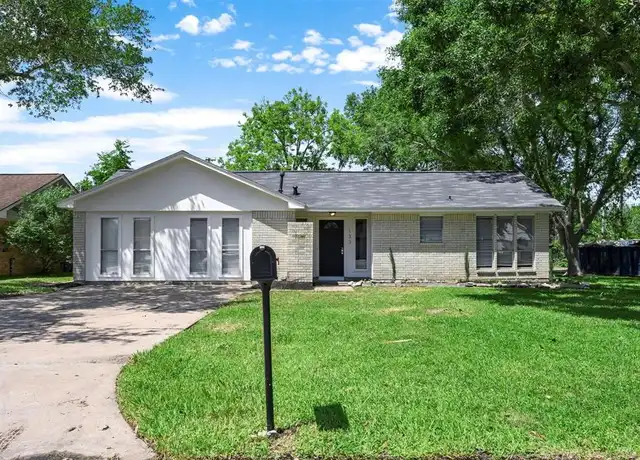 Property at 133 Dallas St, Angleton, TX, 77515, 4 beds, 2 baths, [object Object]
