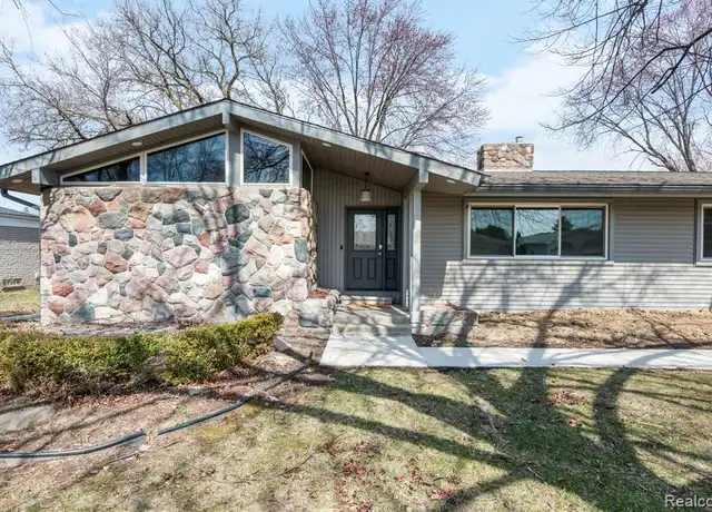 Property at 16615 Walcliff Dr, Clinton Twp, MI, 48035, 5 beds, 3.5 baths, [object Object]