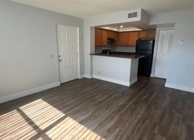 Property at 728 Executive Center Dr #23, West Palm Beach, FL, 33401, 1 bed, 1 bath, [object Object]
