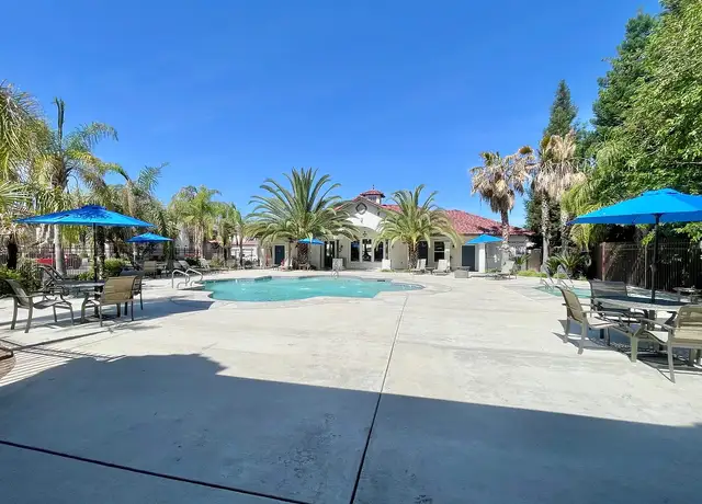 Photo of 7525 N Willow Ave, Fresno, CA 93720