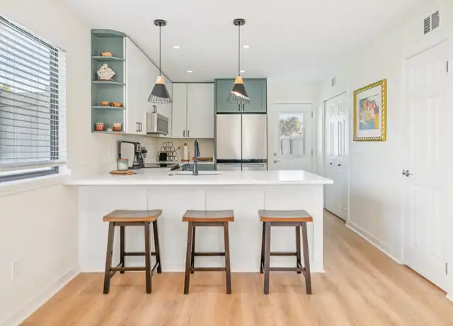 Property at 563 6th Ave S, Jacksonville Beach, FL, 32250, 2 beds, 1.5 baths, [object Object]