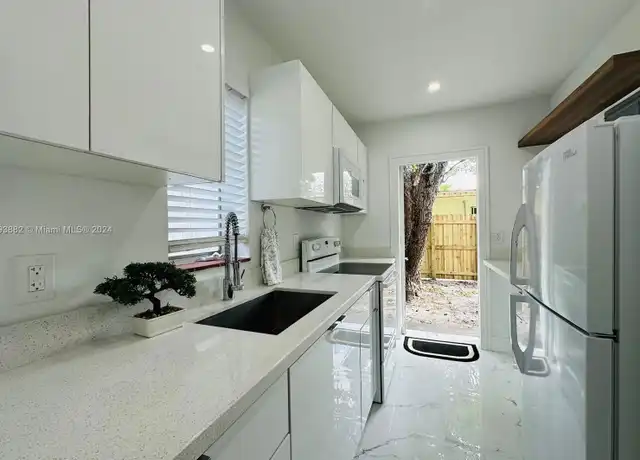 Property at 407 SE 14th Ct Unit 407-D, Fort Lauderdale, FL, 33316, 1 bed, 1 bath, [object Object]