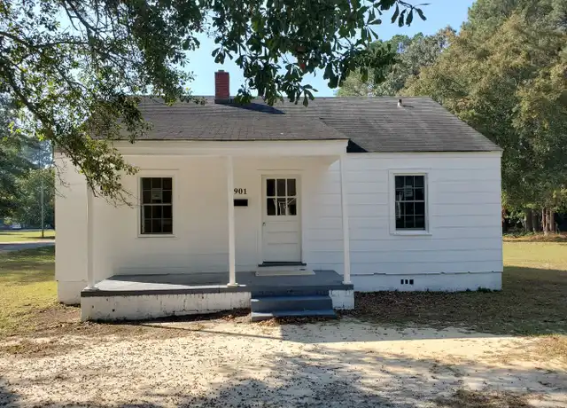 Property at 901 Fulton St, Raeford, NC, 28376, 3 beds, 1 bath, [object Object]